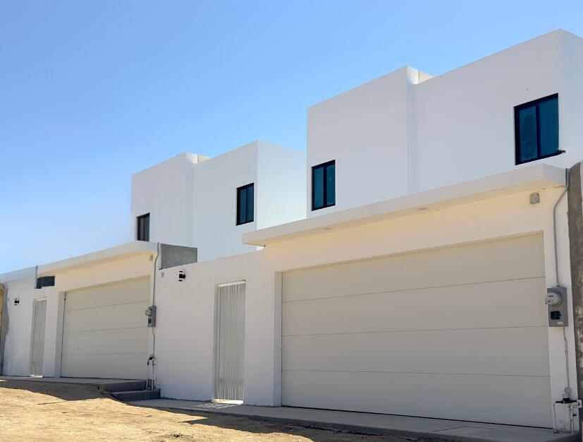 Los Cabos Camino Del Mar A unique opportunity to acquire a furnished home with 3 bedrooms, 2 and a ½ baths, 2 car garage, patio, and a rooftop with ocean, mountain and golf course for sale