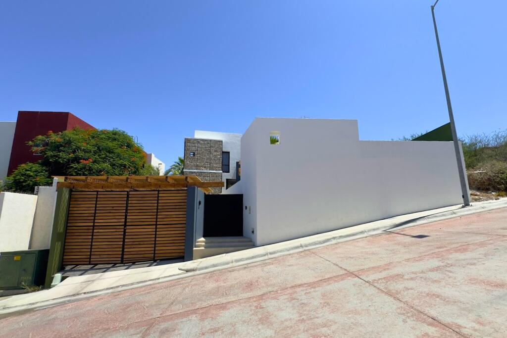 Los Cabos El Tezal-Oceanside:General Located along the highly sought-after Cabo Corridor, this charming 2-bedroom, 2-bathroom open-concept home is set within a lush, private garden oasis filled with mature tropical landscaping. The seamless indoor-outdoor layout flows effortlessly into a stunning lagoon-style pool, creating a peaceful, resort-like setting ideal for relaxing or entertaining.With its expansive grounds and prime location on the corridor just minutes from downtown Cabo San Lucas, the property offers incredible flexibility. Whether envisioned as a private residence, boutique event space and hotel, or future condo development, this is a rare opportunity to own a versatile property in one of Cabo's fastest-growing areas. for sale