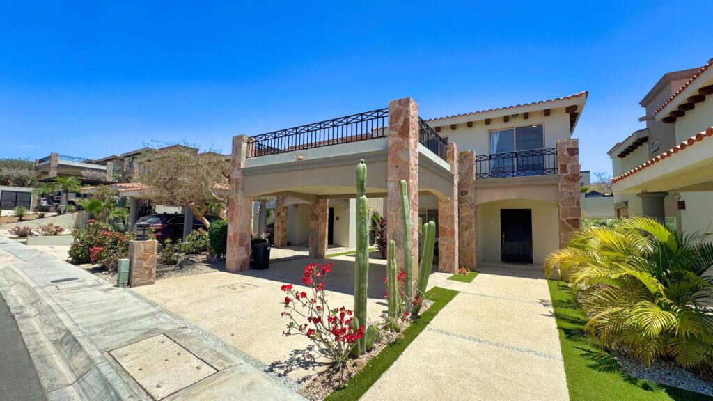 Los Cabos Terranova Beautiful turnkey two-story corner home located in the gated community of Terranova Residencial. The main level offers an inviting living and dining area, a kitchen with granite countertops and pantry. Also a flex room ideal as a guest bedroom or home office.The second level features three bedrooms, including a spacious primary suite with walk-in closet, bathtub, and double vanity, plus two additional bedrooms connected by a Jack-and-Jill bathroom.Enjoy a private backyard with an 80 m² garden, swimming pool, and BBQ area, perfect for entertaining. The rooftop terrace with pergola and BBQ area offers beautiful sunset – 22 Las Ballenas, Cabo Corridor, BS