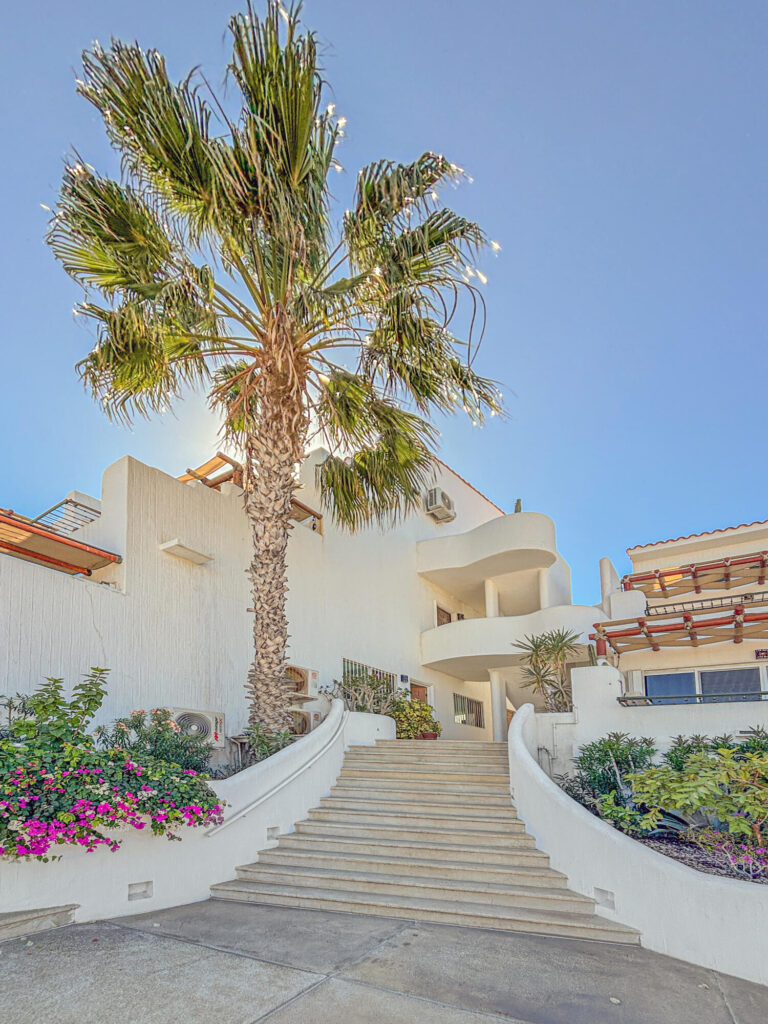 Los Cabos Alegranza Perched in sought-after Alegranza in Fonatur Hills, this spacious 2-bedroom condo captures sweeping – 226 Paseo De Los Misiones, San Jose del Cabo, BS