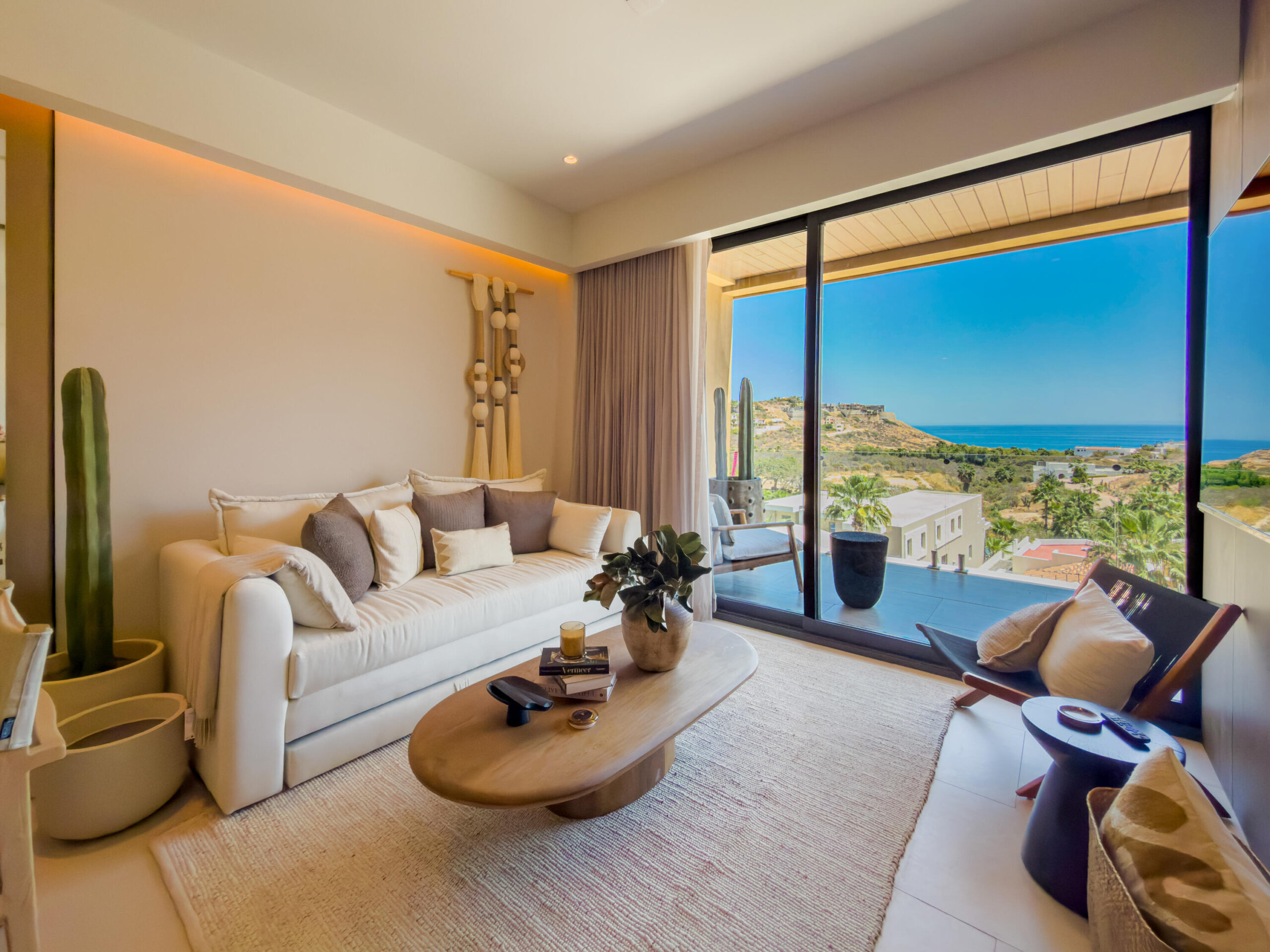 Los Cabos Cabo Costa This stunning 2-bedroom condo in Cabo San Lucas, located on the ground level with private patio and dipping pool included and storage), will offer breathtaking for sale