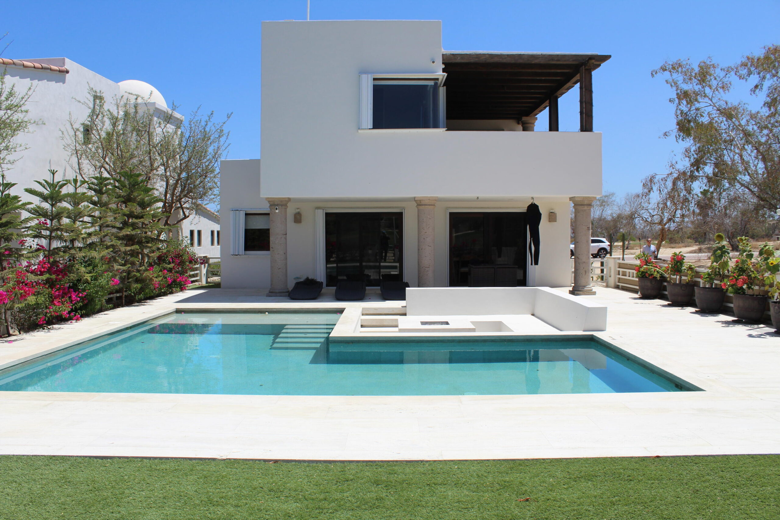 Los Cabos Residencial La Jolla Casa Tigre is located in La Jolla, a well-positioned community offering convenient access to San José del Cabo and the corridor. This house has ocean for sale