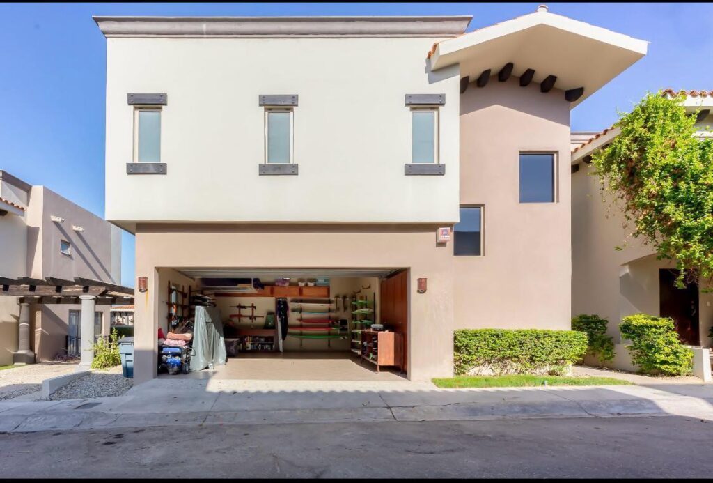 Los Cabos Cabo Del Mar Ecopark This modern-designed home stands out for its spacious areas, excellent layout, and full equipment, positioning itself as one of the most complete properties currently available within the development.The property combines functionality, comfort, and private outdoor spaces, making it ideal for those seeking a comfortable residence or an investment in a constantly growing area of Cabo San Lucas. – 68 C isla del Carmen 68, Cabo Corridor, BS