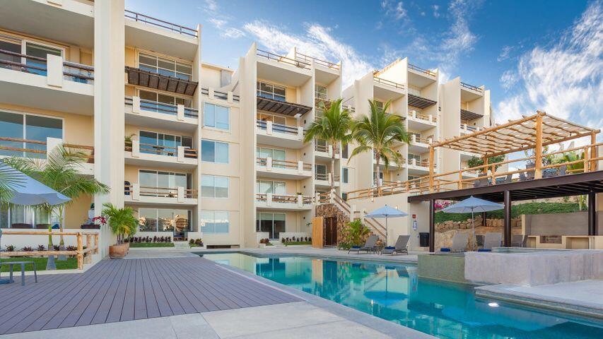 Los Cabos Cora Discover one of the most spacious residences in Cora, Club Campestre Los Cabos. Unit G-101 offers 255.76 m² on the ground level, featuring 3 bedrooms, 3.5 bathrooms, bright social areas and a well-equipped kitchen. The home includes a private terrace and garden with tranquil for sale