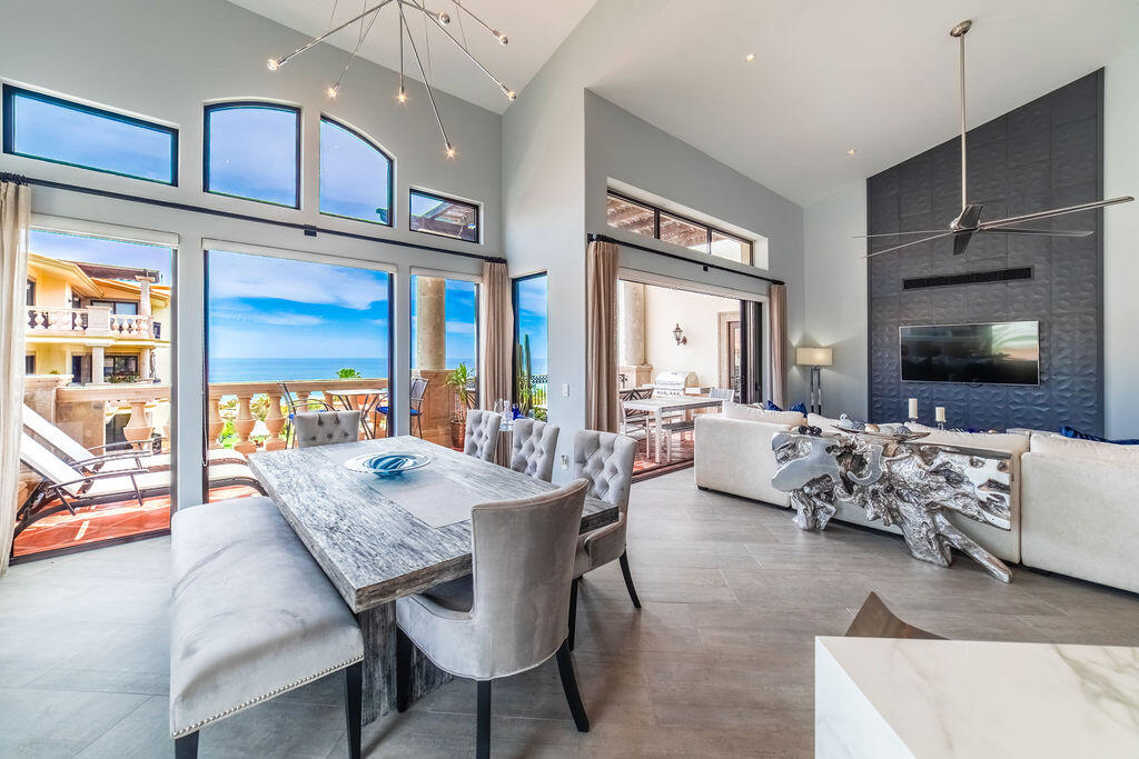 Los Cabos Belposto Belposto Residencial is a high-end development that redefines the lifestyle in San José del Cabo. Take advantage of SJD's prime location with the most affordable price in the area, within an exclusive complex of only 20 apartments. Unit 204 features 2 bedrooms, 2 full bathrooms, a laundry area, kitchen, dining room, living room and balcony. All units come with 2 parking spaces and luxurious amenities, such as a panoramic pool on the rooftop with an exclusive social area, a fully equipped gym, a furnished business center, and a prime location close to all essential services. for sale