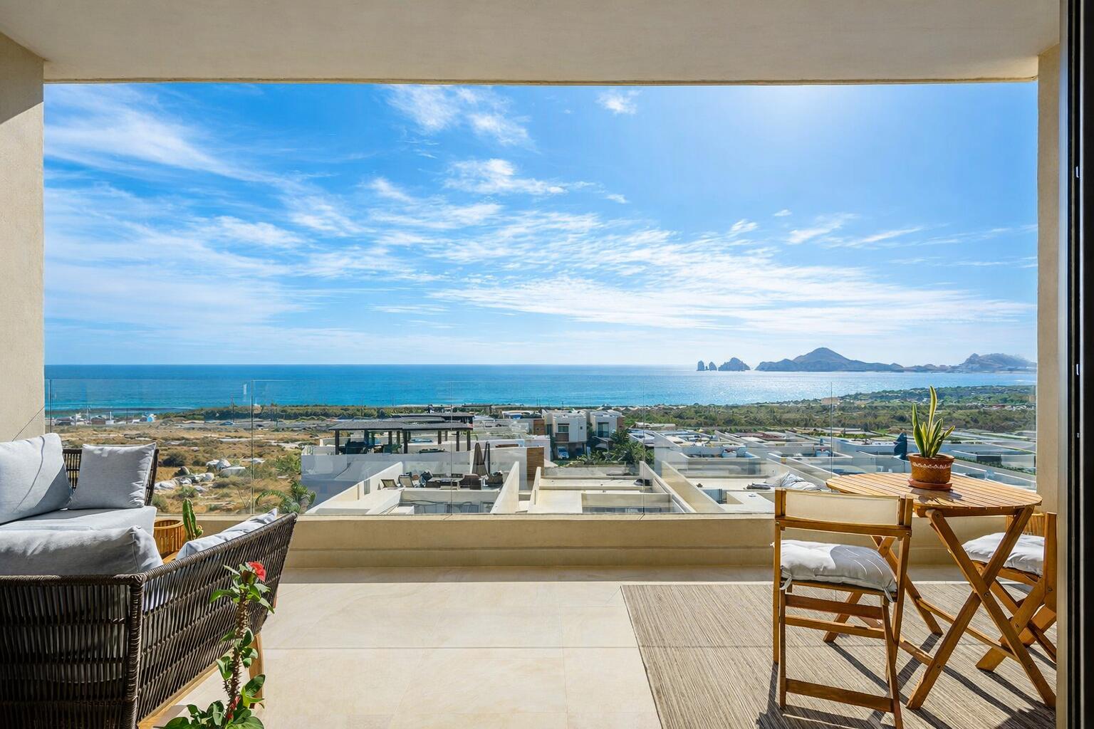 Los Cabos Cora Discover one of the most spacious residences in Cora, Club Campestre Los Cabos. Unit G-101 offers 255.76 m² on the ground level, featuring 3 bedrooms, 3.5 bathrooms, bright social areas and a well-equipped kitchen. The home includes a private terrace and garden with tranquil for sale