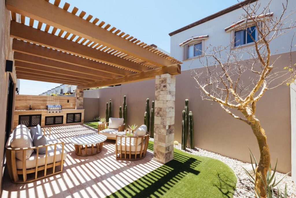 Los Cabos Cabo Del Mar Ecopark This modern-designed home stands out for its spacious areas, excellent layout, and full equipment, positioning itself as one of the most complete properties currently available within the development.The property combines functionality, comfort, and private outdoor spaces, making it ideal for those seeking a comfortable residence or an investment in a constantly growing area of Cabo San Lucas. – Camino del Mar, Cabo Corridor, BS