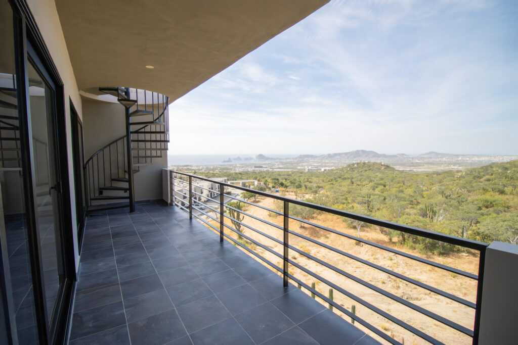 Los Cabos Cian Welcome to luxury living at its finest in this stunning Cabo San Lucas condo by Grupo Quadro. With panoramic – El Tezal Lote 206, Cabo Corridor, BS