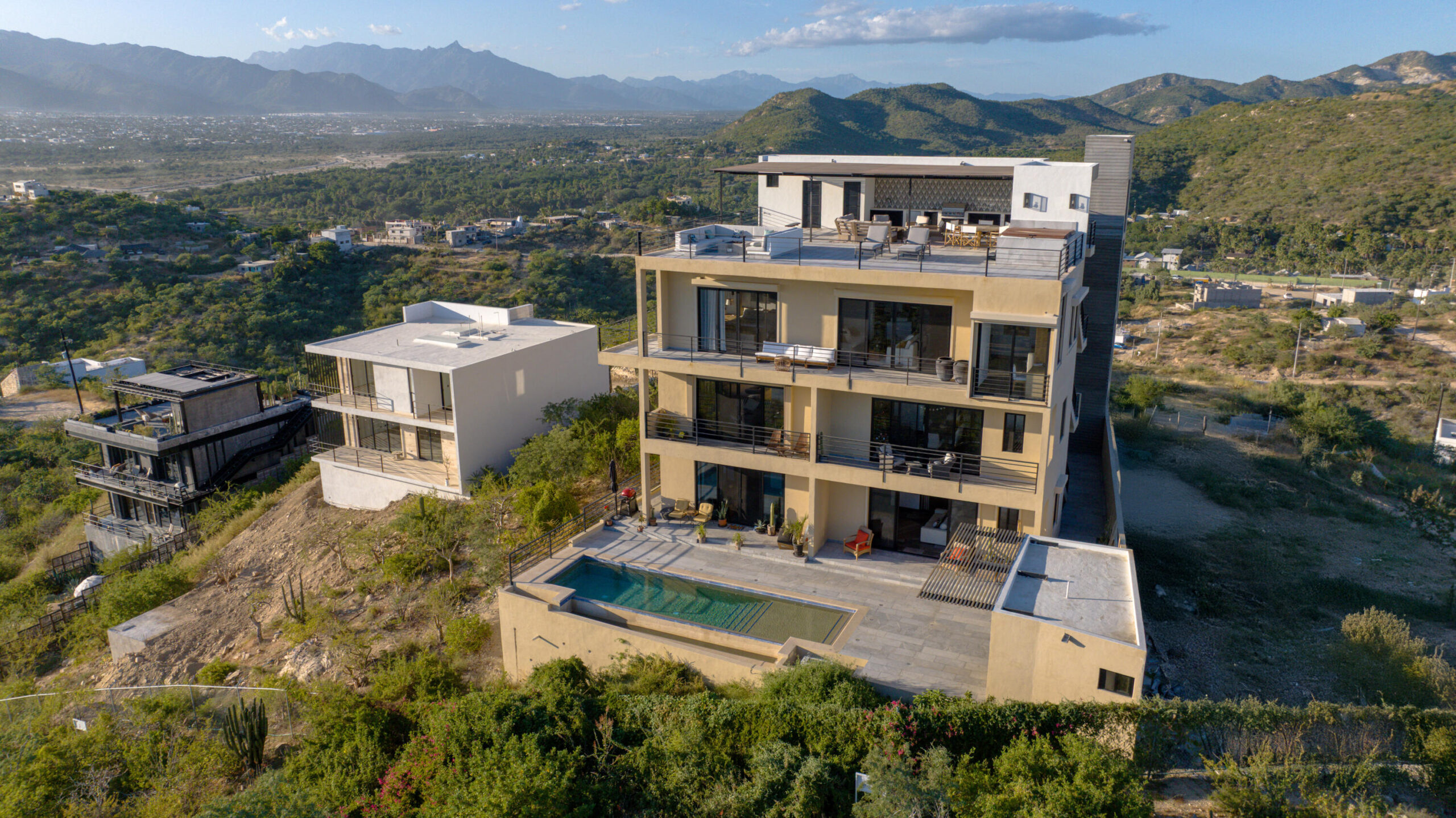 Los Cabos Ventanas Charming Penthouse located within the community of Ventanas del Cortés, situated in El Tezal, Cabo San Lucas. This 2-bedroom, 2-bath condo offers a rooftop with incredible for sale