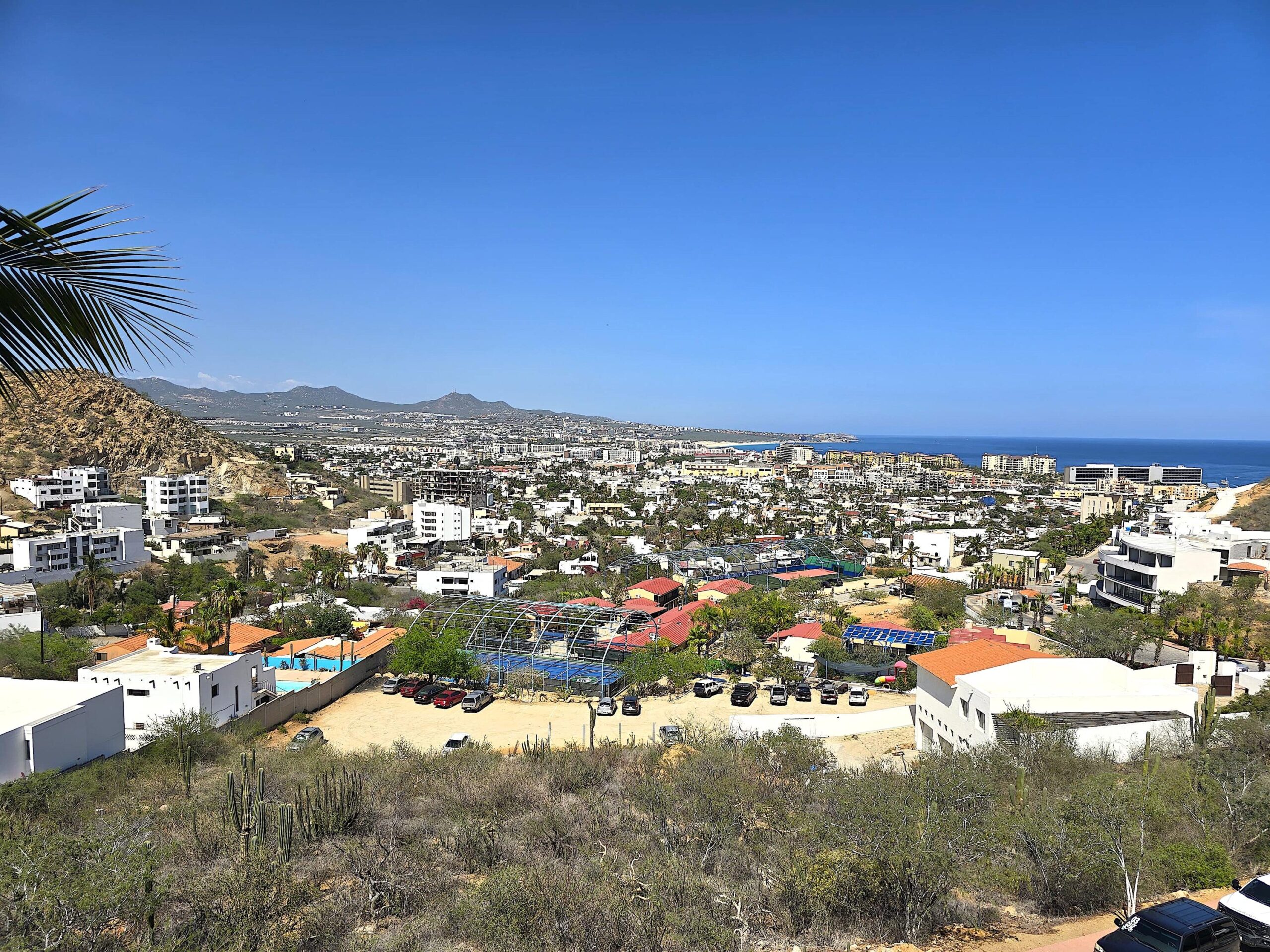 Los Cabos Ventanas Discover this charming 2-bedroom condo located in the desirable community of Ventanas de Cortés Residences. This unit offers a functional layout with great natural light and beautiful ocean for sale