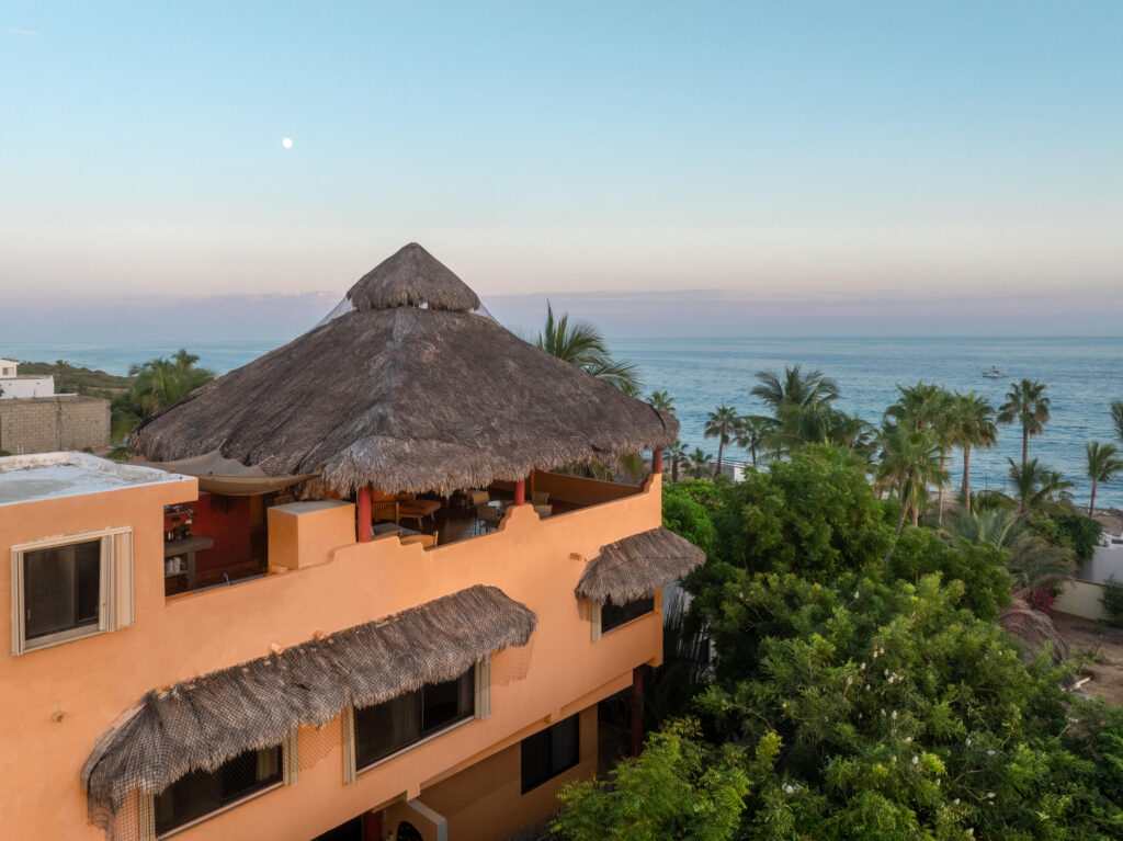 Los Cabos Cabo Bello Casa Granite, situated in the beachside gated community of Cabo Bello, brings together coastal living and everyday comfort just a short stroll from the swimmable beach. The main residence features three bedrooms and three bathrooms, of which two of these bedrooms are on a separate and private side of the house sharing an ocean – Marlin St., San Jose del Cabo, BS