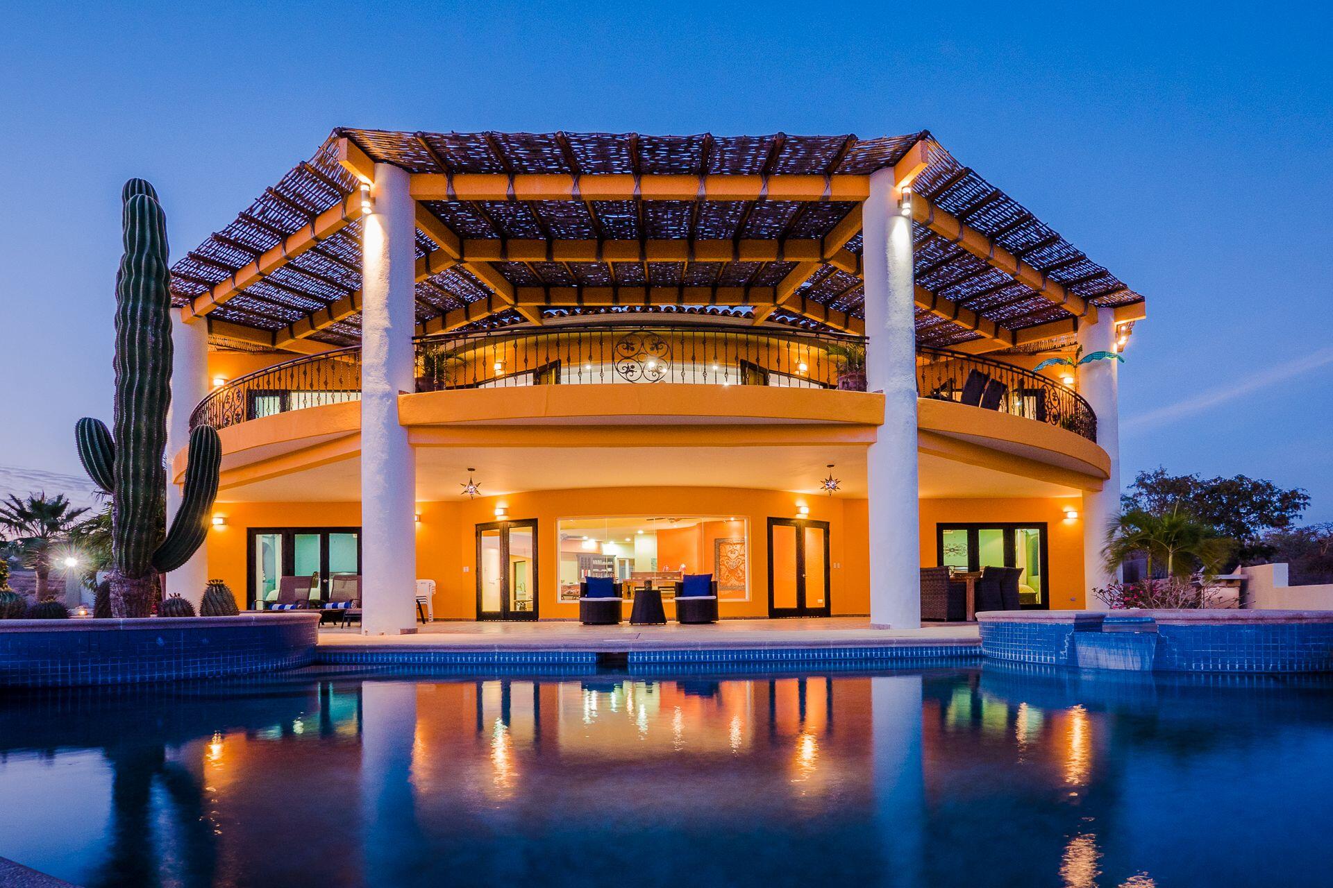 Los Cabos Rancho Paraiso Ests Beautiful 3-bedroom home in Rancho Paraíso Estates, Los Cabos. Located in an exclusive gated community, it offers panoramic ocean for sale