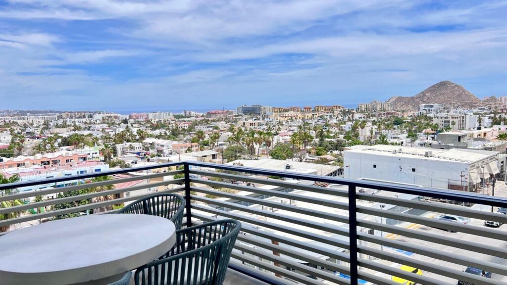 Los Cabos General Beautiful 2-bedroom, 2-bathroom corner unit located in one of the best positions within Cardinal Living Cabo. This fully furnished condo offers excellent natural light, enhanced privacy, and a very desirable layout.Enjoy a lovely ocean – Ocean View Condo, Cabo San Lucas, BS