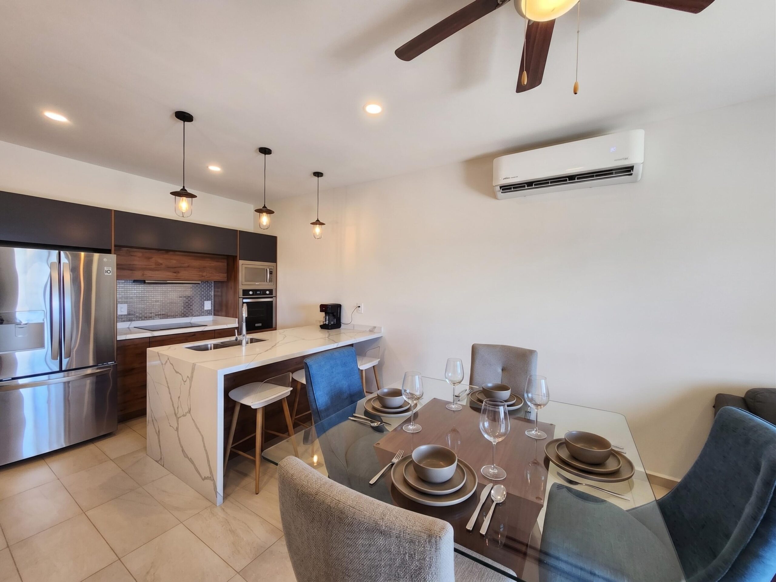 Los Cabos Terrasol Welcome to Terrasol, where many believe this beachfront property is like no other in all of Los Cabos!! This gorgeous, 3-bedroom, 3-bathroom unit #160A has been completely remodeled. It is centrally located an only 5-minutes walking distance to the famous Cabo San Lucas Marina. for sale