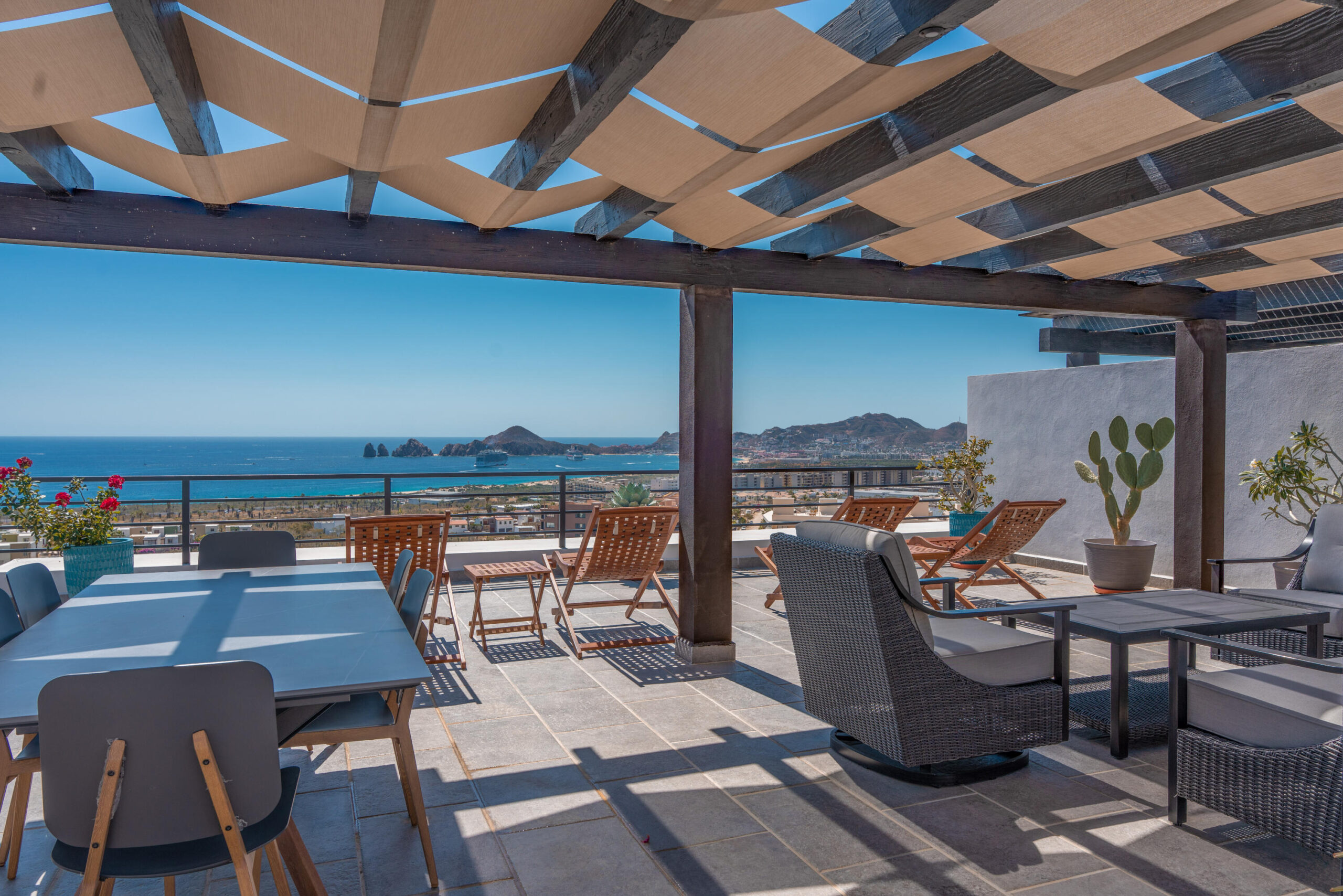 Los Cabos Monteluna Discover refined coastal living in this stunning 3-bedroom, 3-bathroom luxury condo located in the prestigious Pedregal community, one of Cabo's most exclusive and sought-after neighborhoods. Located in Monteluna, residents enjoy resort-style amenities including a state-of-the-art gym, sauna, clubhouse, resort pool, jacuzzi, fire pits, and massage rooms, all just minutes from downtown Cabo and the marina.Pedregal offers an unmatched lifestyle with:• Finance offered by Owner• 3 desalination plants (you'll never lack any water).A rare advantage of Pedregal is its independent water infrastructure, supported by three desalination plants, ensuring a reliable and uninterrupted water supply for sale