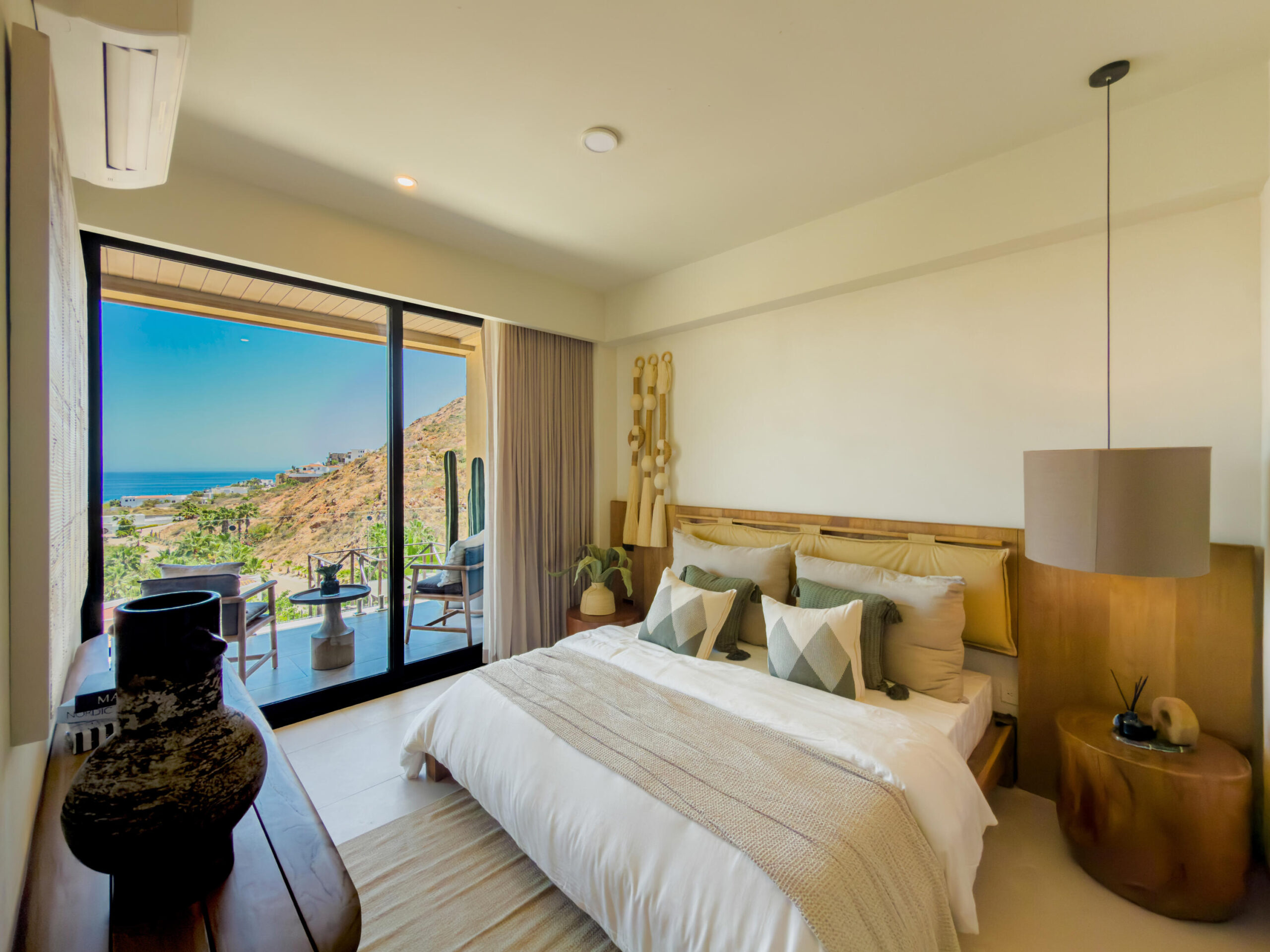 Los Cabos Cora Discover one of the most spacious residences in Cora, Club Campestre Los Cabos. Unit G-101 offers 255.76 m² on the ground level, featuring 3 bedrooms, 3.5 bathrooms, bright social areas and a well-equipped kitchen. The home includes a private terrace and garden with tranquil for sale