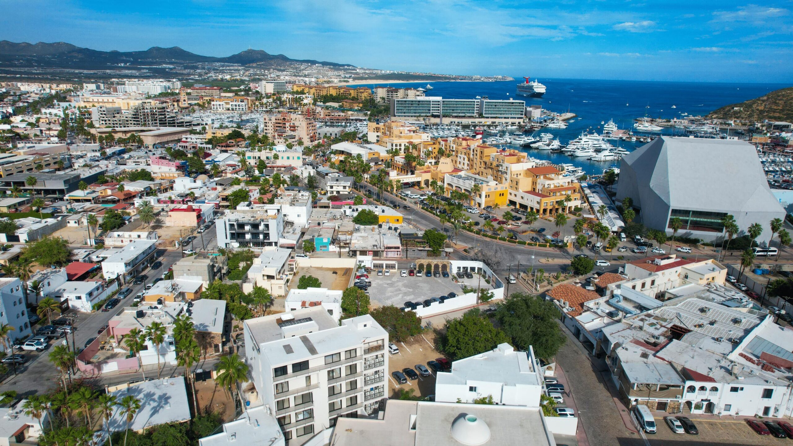 Los Cabos Mirador This modern apartment for sale in Mirador San José del Cabo offers sleek contemporary style. It features 3 spacious, bright bedrooms, ideal for families or investors. Large windows provide stunning ocean for sale