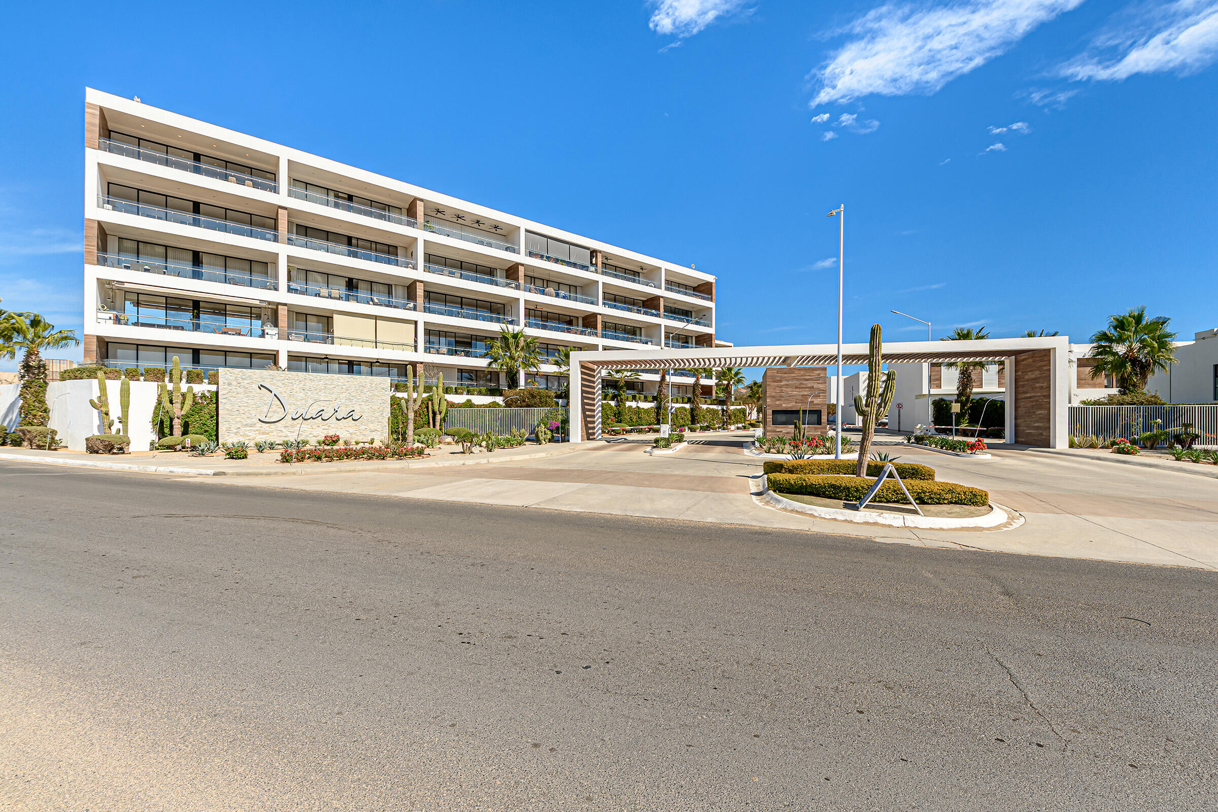 Los Cabos Costarena Welcome to Costarena Boutique Residences. Located in the exclusive community of Club Campestre San Jose, this collection of 39 resort-style condominiums is the epitome of understated elegance. A private community meticulously designed by renowned Mexican architects Carranza/Ruiz to offer an elevated lifestyle. Intimately scaled at seven three-story towers over two and a half acres, the vision of these homes is rooted in the natural world and seamlessly integrates indoor-outdoor living. Enjoy the tranquility and beauty of luxury coastal living with convenient proximity to all San Jose has to offer. Effortless style is in every detail of this meticulously designed three-bedroom three full bathroom residence. A perfect expression of understated elegance in over 1964 square feet of indoor-outdoor living space. Unobstructed – Torre Agara, Cabo Corridor, Cabo Corridor, BS