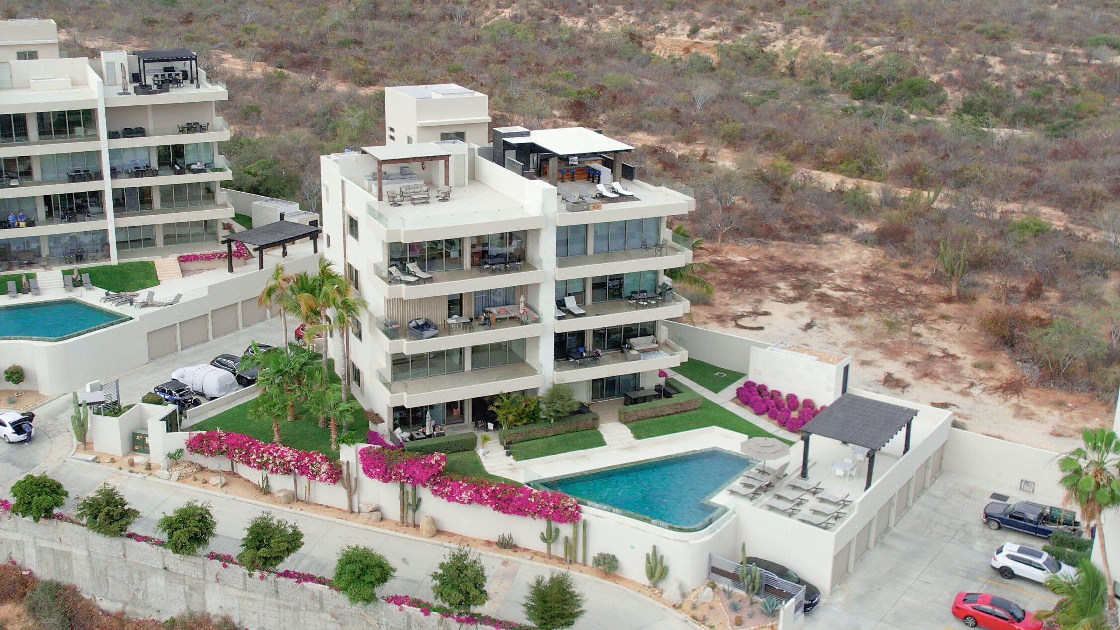 Los Cabos Sjd Marina:General SharkBay Boutique Home is located in one of the most iconic and vibrant communities of San Jose del Cabo, the exclusive Marina Puerto Los Cabos. Only 6 units in the complex with a beautiful contemporary design and access to a rooftop with pool, Jacuzzi, pergola area and breathtaking for sale