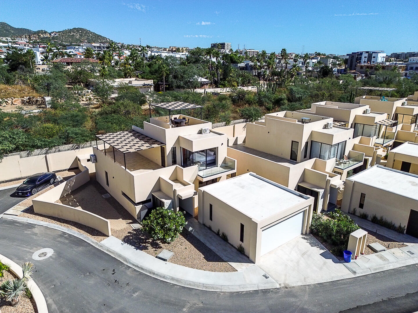 Los Cabos Terranova Beautiful turnkey two-story corner home located in the gated community of Terranova Residencial. The main level offers an inviting living and dining area, a kitchen with granite countertops and pantry. Also a flex room ideal as a guest bedroom or home office.The second level features three bedrooms, including a spacious primary suite with walk-in closet, bathtub, and double vanity, plus two additional bedrooms connected by a Jack-and-Jill bathroom.Enjoy a private backyard with an 80 m² garden, swimming pool, and BBQ area, perfect for entertaining. The rooftop terrace with pergola and BBQ area offers beautiful sunset for sale