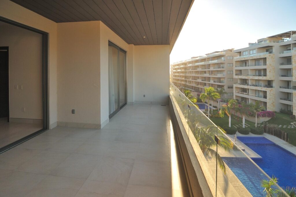 Los Cabos Belposto Belposto Residencial is a high-end development that redefines the lifestyle in San José del Cabo. Take advantage of SJD's prime location with the most affordable price in the area, within an exclusive complex of only 20 apartments. Unit 204 features 2 bedrooms, 2 full bathrooms, a laundry area, kitchen, dining room, living room and balcony. All units come with 2 parking spaces and luxurious amenities, such as a panoramic pool on the rooftop with an exclusive social area, a fully equipped gym, a furnished business center, and a prime location close to all essential services. – VISTAVELAIII, Cabo Corridor, BS