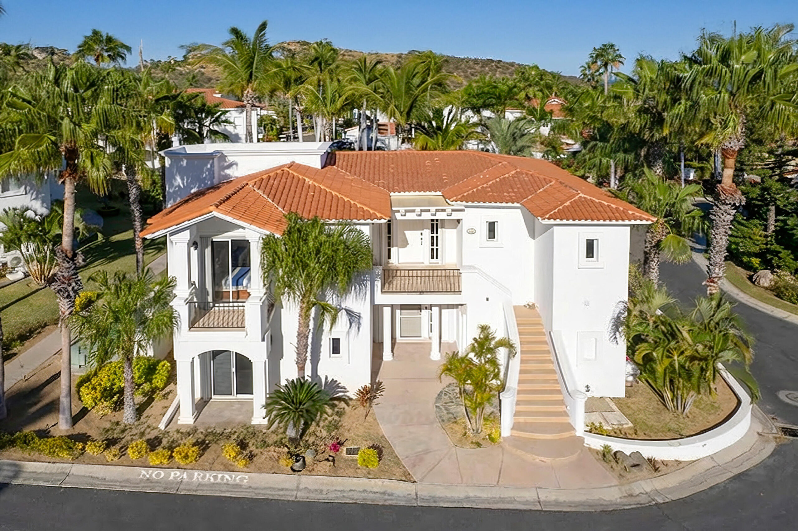 Los Cabos Brisas Del Pacifico E Residential condominium in Cabo San Lucas with contemporary architectural style. Its excellent location makes this apartment an excellent choice if you want to live comfortably away from the hustle and bustle but within the city in Los Cabos, designed to offer the lifestyle you always dreamed of. Coexistence, security, contemporary architecture, are some of the attributes of this property. Each unit has two parking spaces. Close to shopping areas and 10 min. from downtown Cabo San Lucas. for sale
