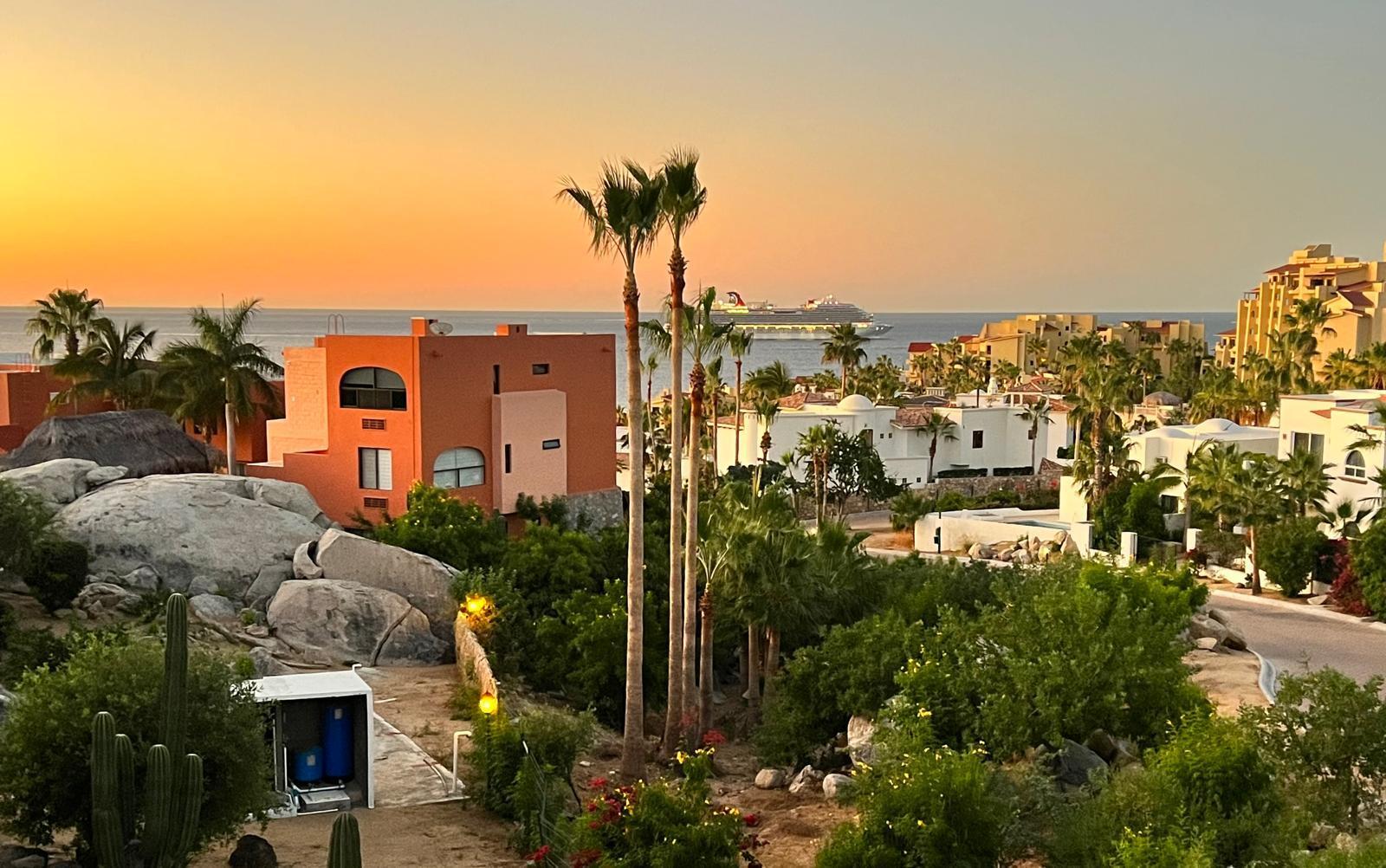 Los Cabos Las Arenas 🌵Las Arenas Los Cabos - Ready to Deliver Fully completed boutique project of 94 units with only 19 remaining. Prime location: 7 minutes to Downtown Cabo San Lucas and 5 minutes walk to iconic Medano Beach. Available 1, 2 & 3 bedroom, designed with style, comfort, and functional layouts🪴 2 bedrooms condo ! 💵 DIRECT FINANCING - with 50%. up to 3 for sale