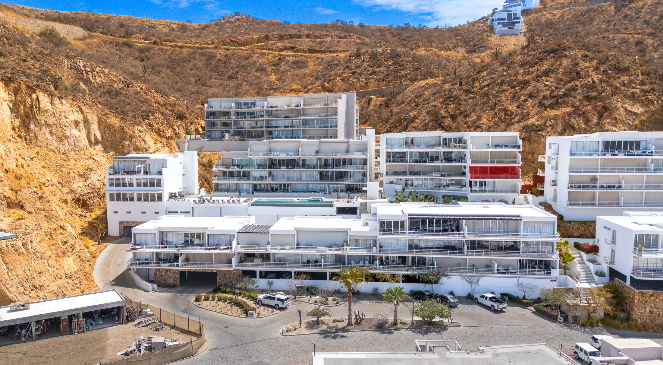 Los Cabos Cascadas Welcome to Las Cascadas 611, located in the prestigious Pedregal community. This elegant 2-bedroom, 2-bathroom residence offers breathtaking for sale