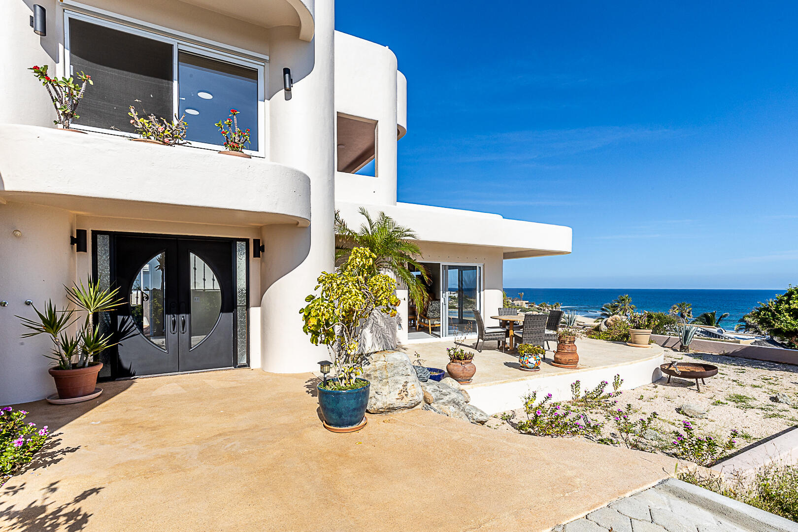 Los Cabos Bugambilias Located in Bugambillias at Cabo Real, this 3-bed, 4 full + 1 half bath home offers 2,754 ft² interior on a 3,378 ft² lot with ocean and golf course for sale