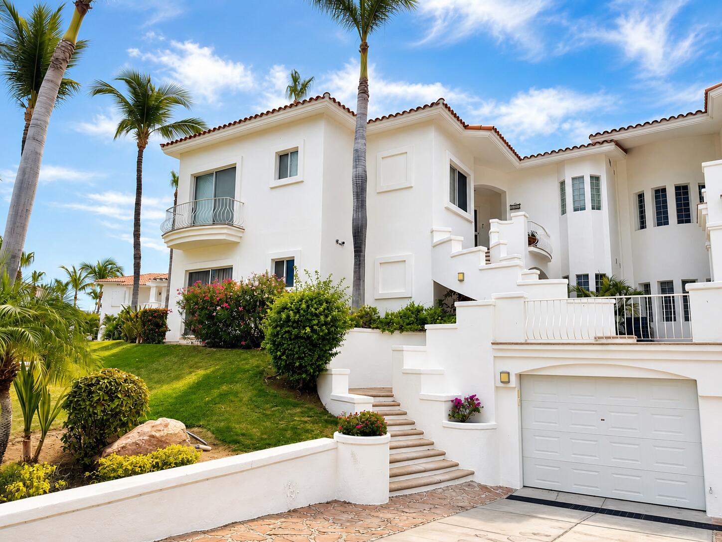 Los Cabos Villas De Oro Experience effortless luxury in Villas de Oro, a spacious 3-bedroom, ground-floor corner residence in the exclusive Palmilla community. Perfectly positioned along the golf course, this exceptional home offers beautiful fairway for sale