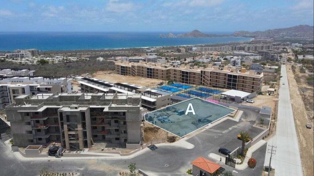 Los Cabos Sjd D/Town:General Three-bedroom on the Third floor. Equipped with appliances and air conditioning, perfect for investment or to live, it is located in the heart of San José del Cabo, you can walk to restaurants, galleries, the beach, shops, not to mention that it is right next to Centenario Avenue which allows easy access to the transpeninsular highway, to the Roas to Puerto los Cabos and Cabo del Este. The building has underground parking, elevator and a rooftop with a beautiful – VISTA LA JOLLA, San Jose del Cabo, San Jose del Cabo, BS
