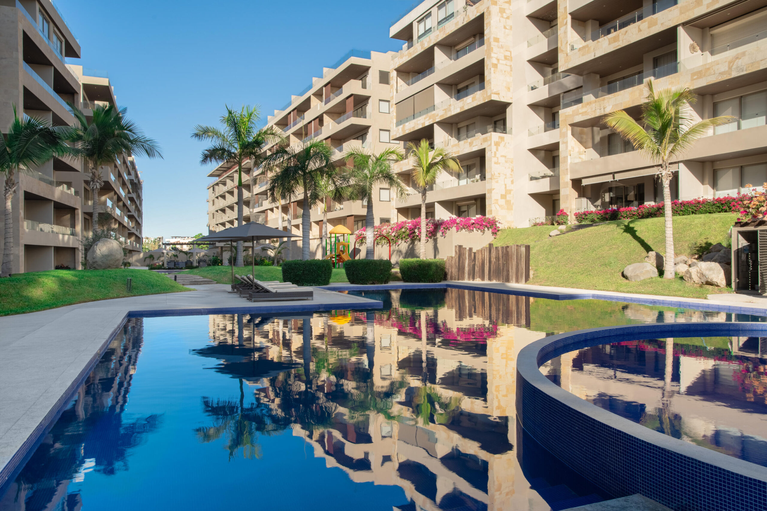 Los Cabos Vista Vela Iii 2-bedroom condo with a functional layout and spacious interiors, located in one of the fastest-growing areas of Cabo San Lucas.The unit features an open-concept living and dining area, kitchen with a central island, and direct access to a private terrace, ideal for indoor-outdoor living. The primary bedroom includes a full bathroom and walk-in closet, while the secondary bedroom also offers its own private bathroom, ensuring comfort and privacy.Amenities:5 swimming poolsFully equipped fitness centerSpa with saunaClubhouse with BBQ areaPadel courtLandscaped gardens and green areasFire pit and outdoor social areas24/7 gated securityControlled accessIdeal as an investment or full-time residence for sale